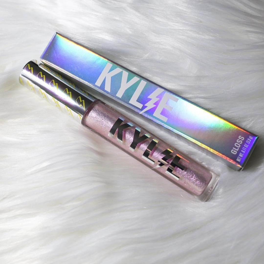 RT @kyliecosmetics: Flash Gloss is SOLD OUT! Don't miss out on the #WeatherCollection! https://t.co/rkT2b8JJL5 https://t.co/I5ijg1FARx