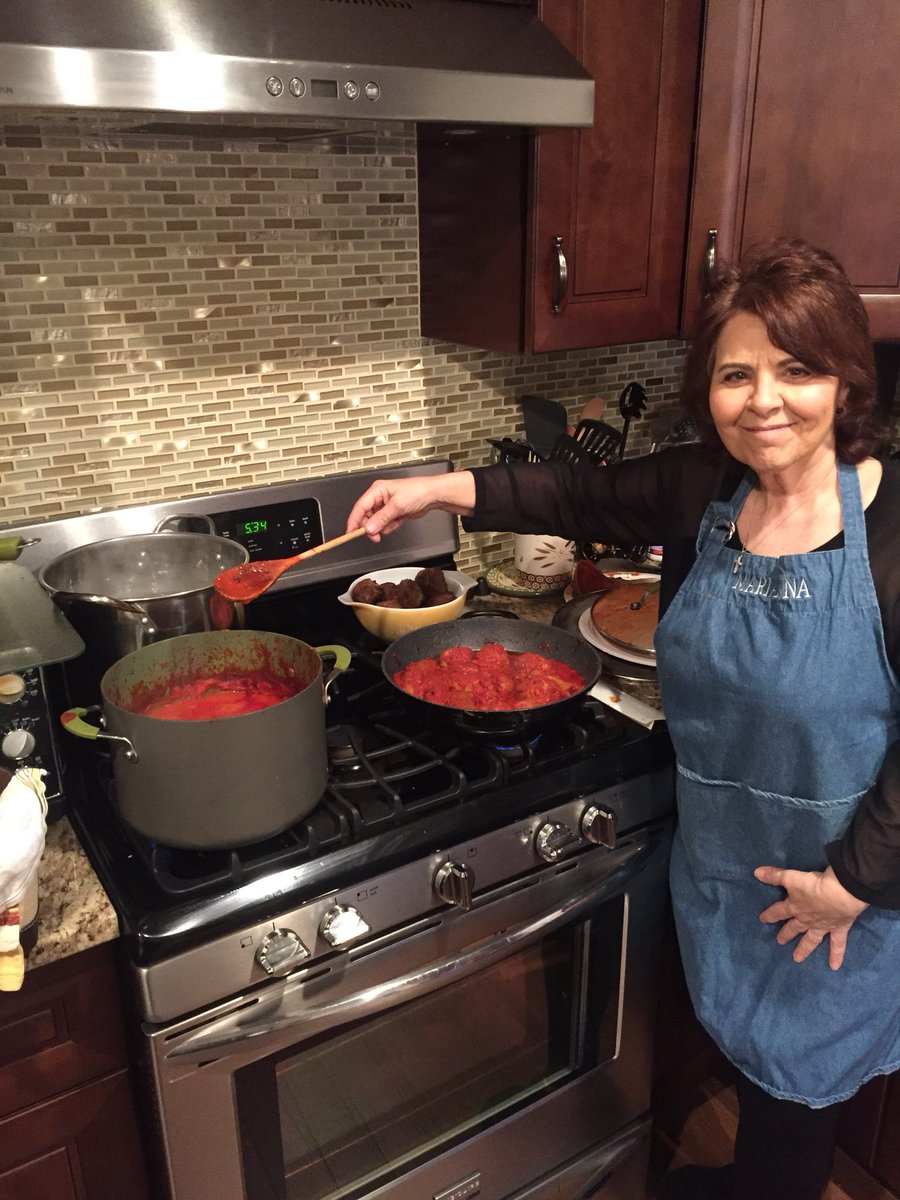 My happy place !!! #momskitchen https://t.co/l34Ps8SasW