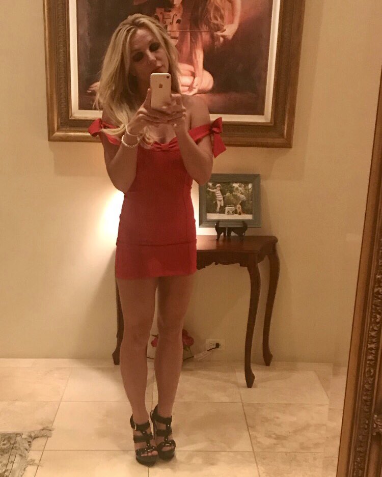Going out tonight!! Found my red dress!!!!! ???????????? https://t.co/DMGgKtP2Gv