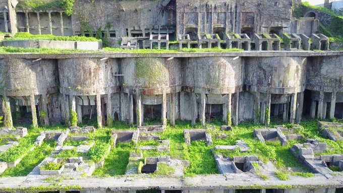 新潟県佐渡市「佐渡金山遺跡」(北沢浮遊選鉱場跡)まるでアニメの舞台か海外の遺跡のような独特の非日常感があり、“佐渡のラピ 新潟県佐渡市「佐渡金山遺跡」(北沢浮遊選鉱場跡)まるでアニメの舞台か海外の遺跡のような独特の非日常感があり、“佐渡のラピ