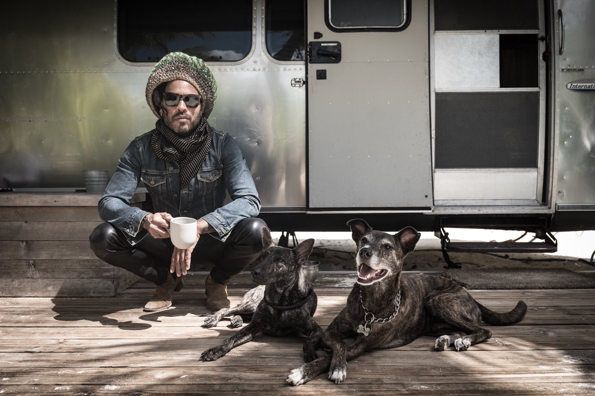 Good Sunday morning from the boys. #bahamianpotcake #rescuedogs 
????: @candyTman https://t.co/Y9HoHxLU2B