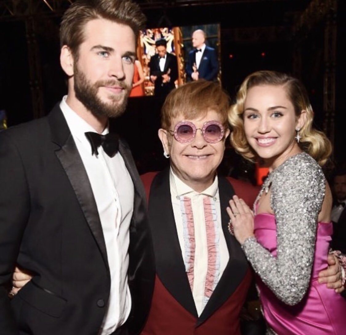 My favorite men :) @eltonofficial @liamhemsworth https://t.co/AWIECLwZiO