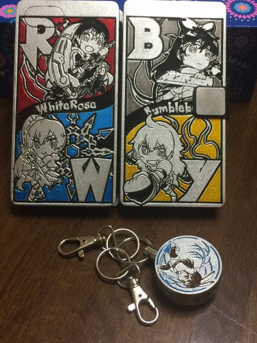 #RWBYしばさん( )からハンドメイドのiPhoneケースとベルベットのキーホルダー頂いたー!!!凄くかっこ良くて付け #RWBYしばさん( )からハンドメイドのiPhoneケースとベルベットのキーホルダー頂いたー!!!凄くかっこ良くて付け