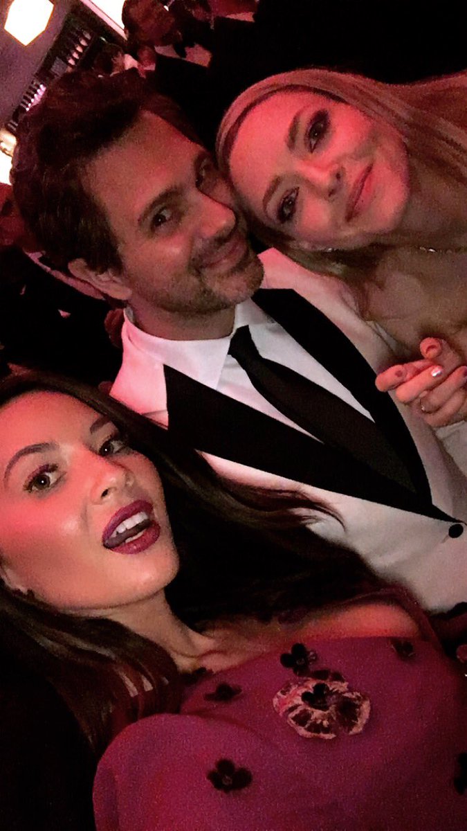 Sloan + Don + Amanda = BFFE #Newsroom @ThomasSadoski @AmandaSeyfried #VFOscars https://t.co/xLXBK1B4LT