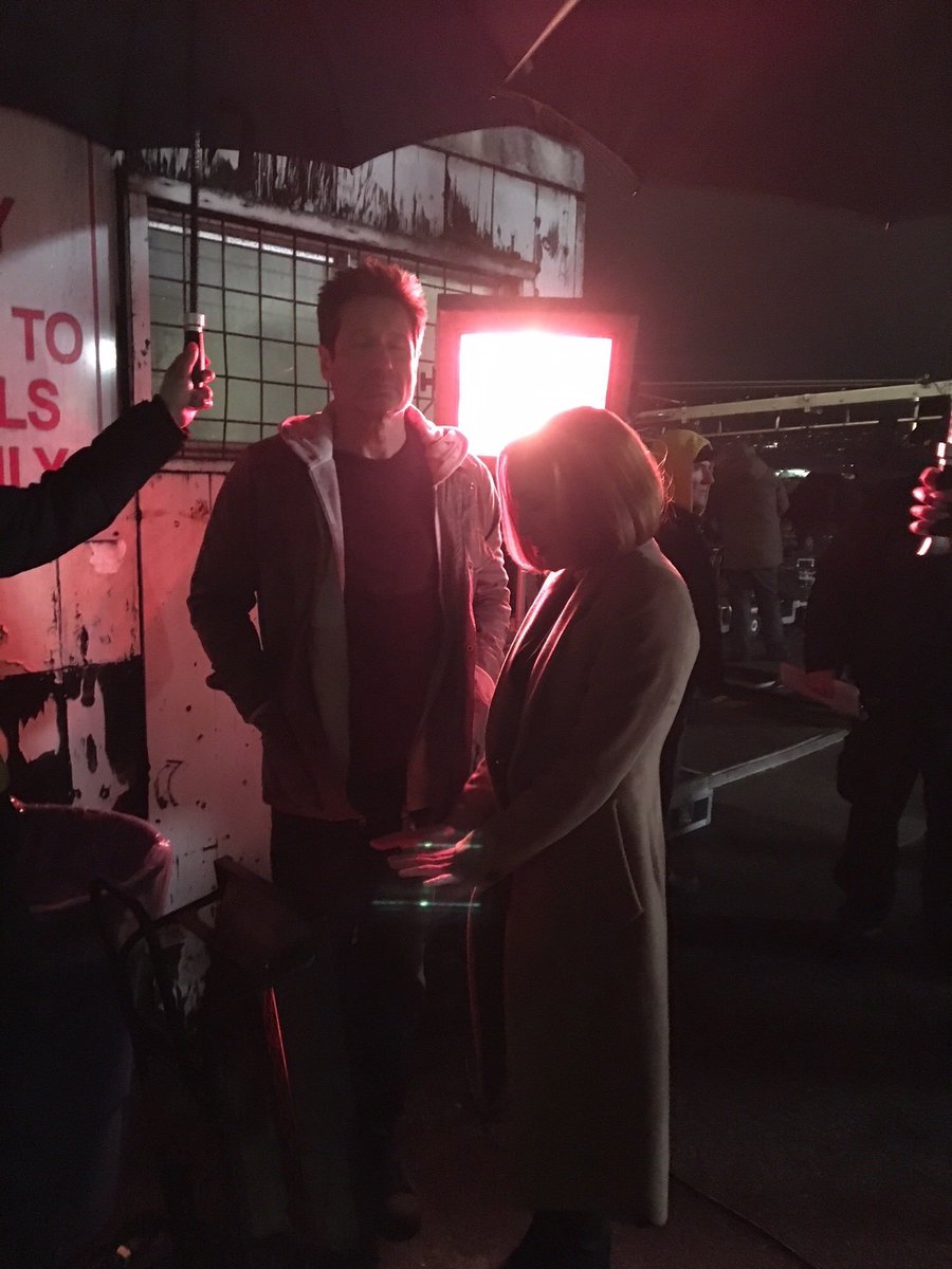 Warm and dry and resigned. #bts #TheXFiles https://t.co/WwiqFpdLJ8