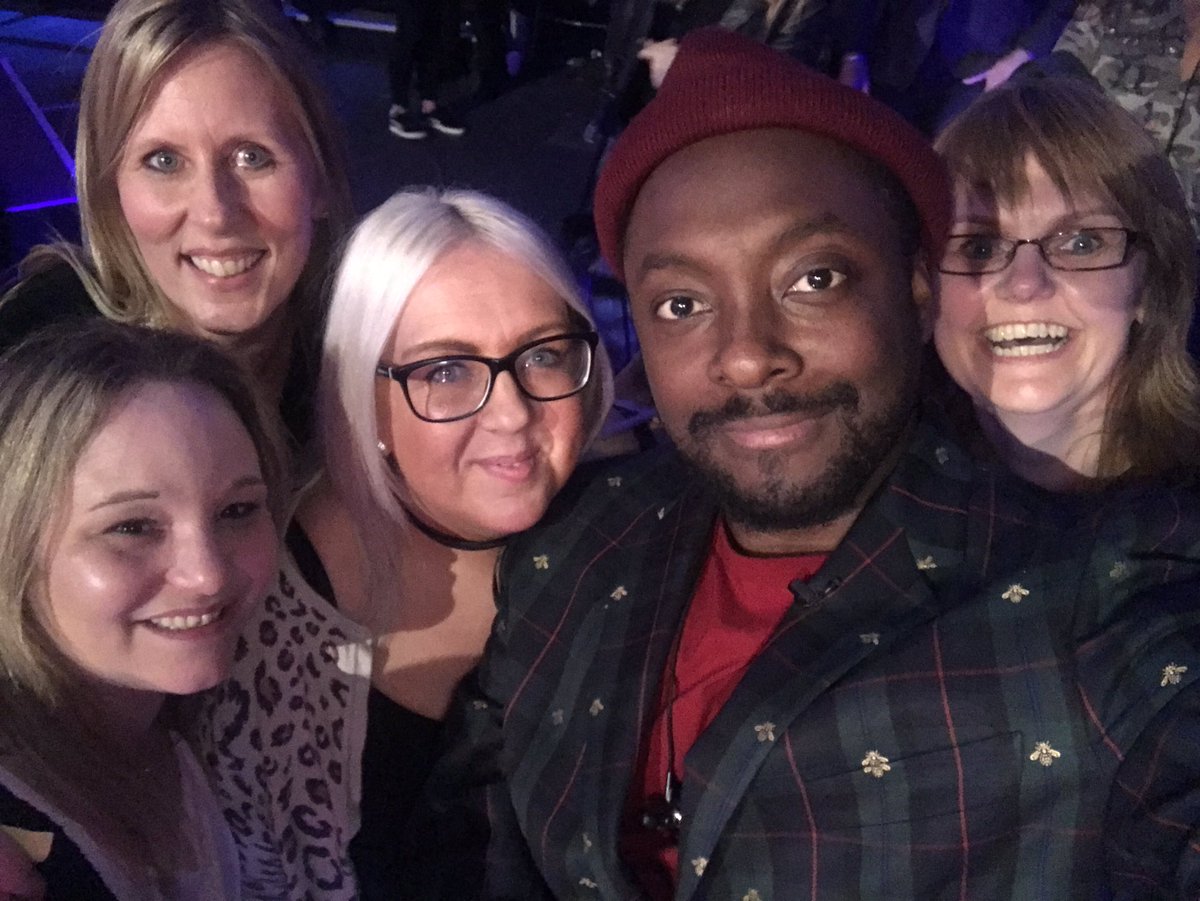 Happy #mothersdays to @misstakethatmel...and her homegirls for coming to the #voiceUK https://t.co/JsZnlNUBU9