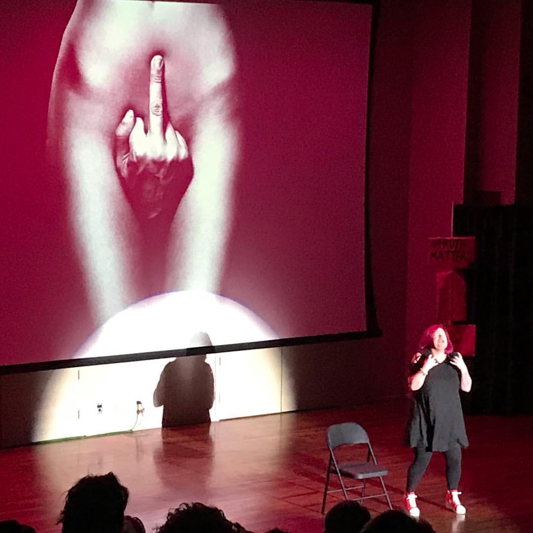 Make a statement! This is an #ArtisticUprising. #ThisIsV20!
.
📷: @pablo.ai
.
#SayItStageIt #VDay #TheVaginaMonologues #UntilTheViolenceStops https://t.co/Yc4xdynyjV
