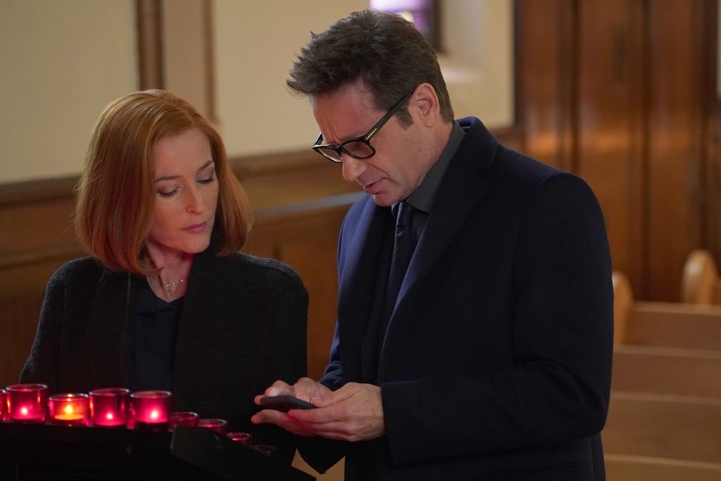 Wait...didn’t I see a blonde wearing those in the back of the church? 
#TheXFiles https://t.co/cSQOVjsKHU