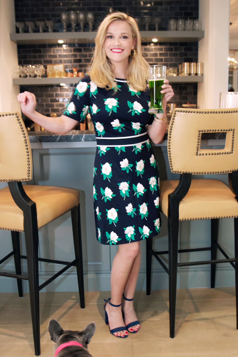 Green drink, green dress. It’s only right. Cheers to #StPatricksDay! ???? https://t.co/Ioc0sOTdqp