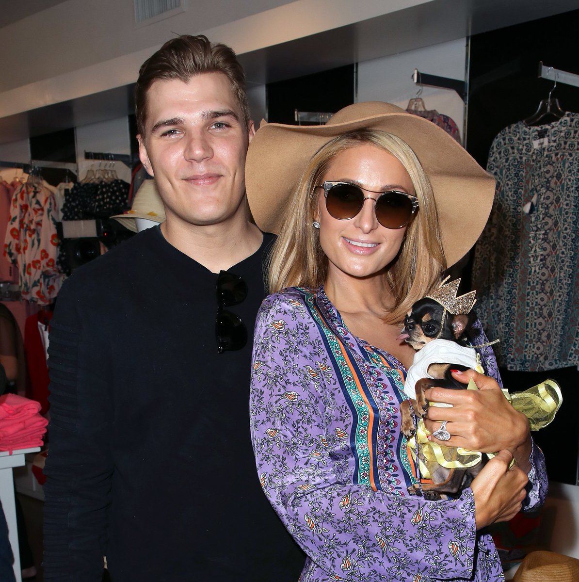 RT @brides: Paris Hilton Says She and Fiancé Chris Zylka Have Date Night Every Single Night https://t.co/aGPaSnuD6N https://t.co/ZaENFLUTnL