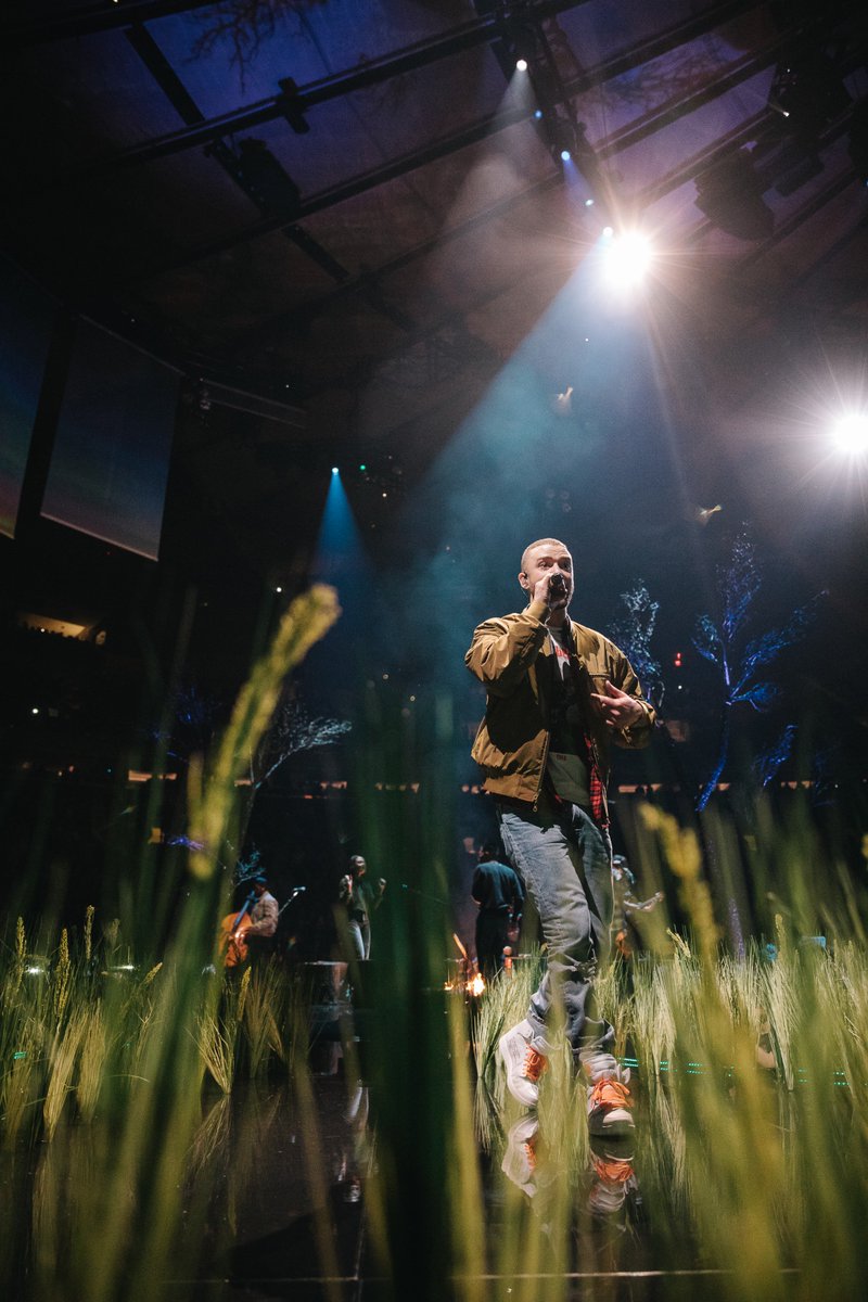 RT @brkicks: Justin Timberlake in the Off-White Air Jordan 1 at @TheGarden 

???? @marklashark https://t.co/viaqBYboIa