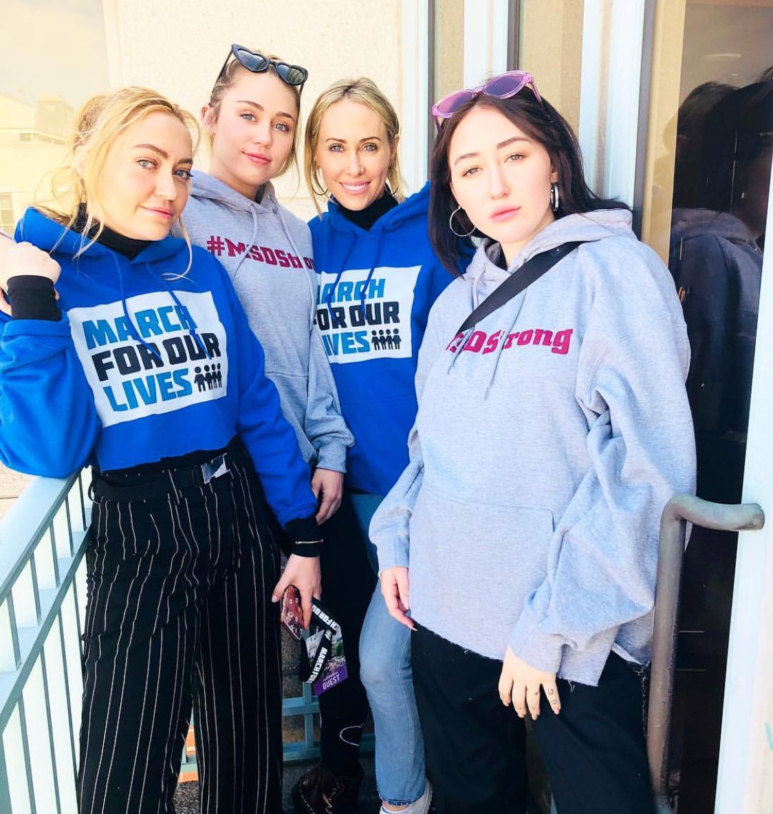 Surrounded by heroines! Lucky to be here at this moment in history with the ones I love! #MarchForOurLives https://t.co/xVF4sDVofh