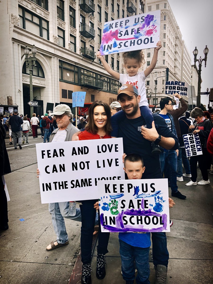 Keep my babies safe. ????

#MarchForOurLives #MarchForOurLivesLA https://t.co/nwpmWEBCem
