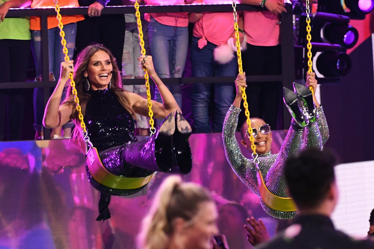 It’s #TimeForSlime! So much fun at the #KCAs tonight with @OfficialMelB! ????: @GettyVIP and Kevin Winter https://t.co/kiXbO1LieG