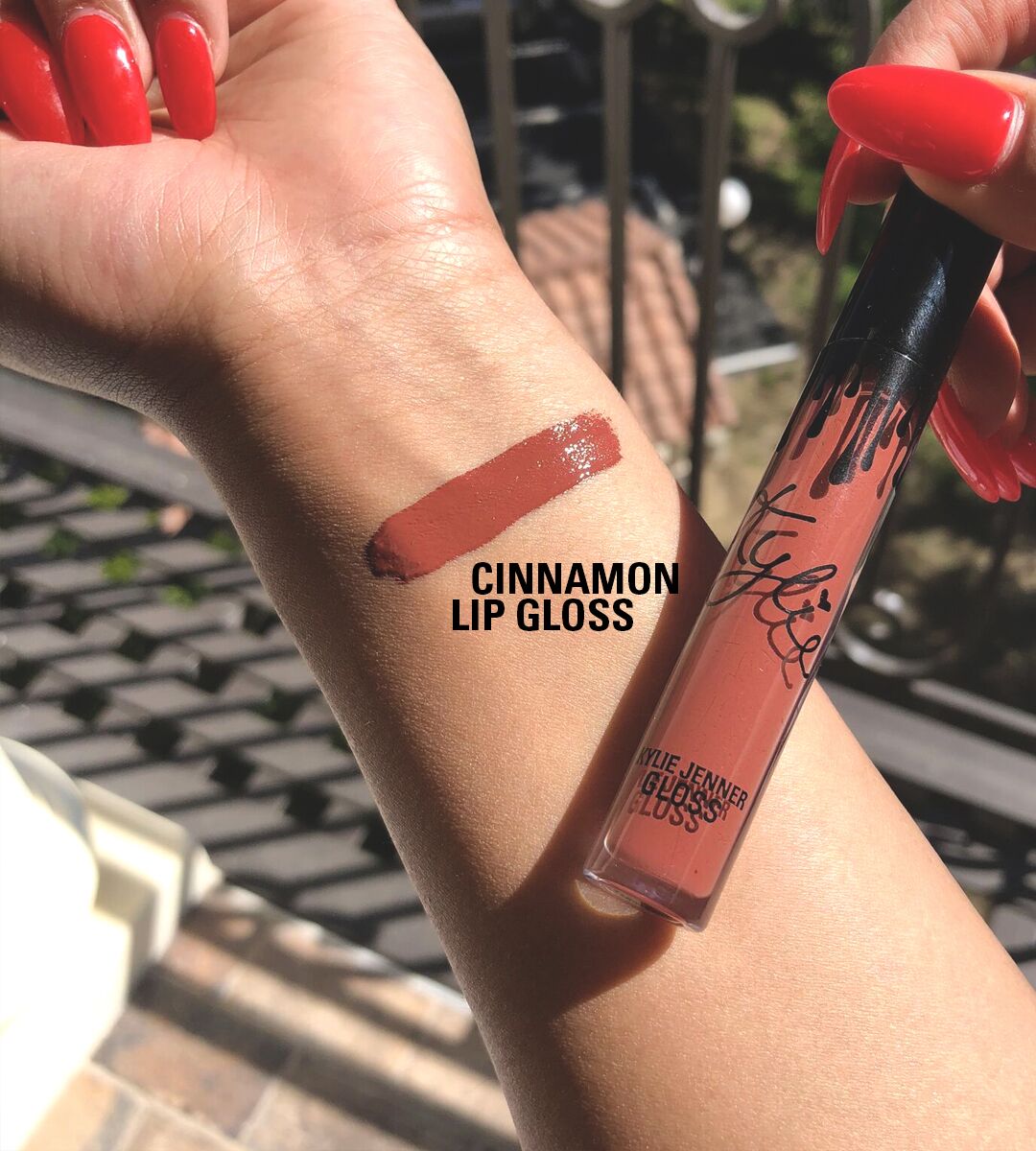 I also restocked Cinnamon lip gloss, from the holiday edition Spice Set! https://t.co/bDaiohhXCV @kyliecosmetics https://t.co/YYrMKrPC5L