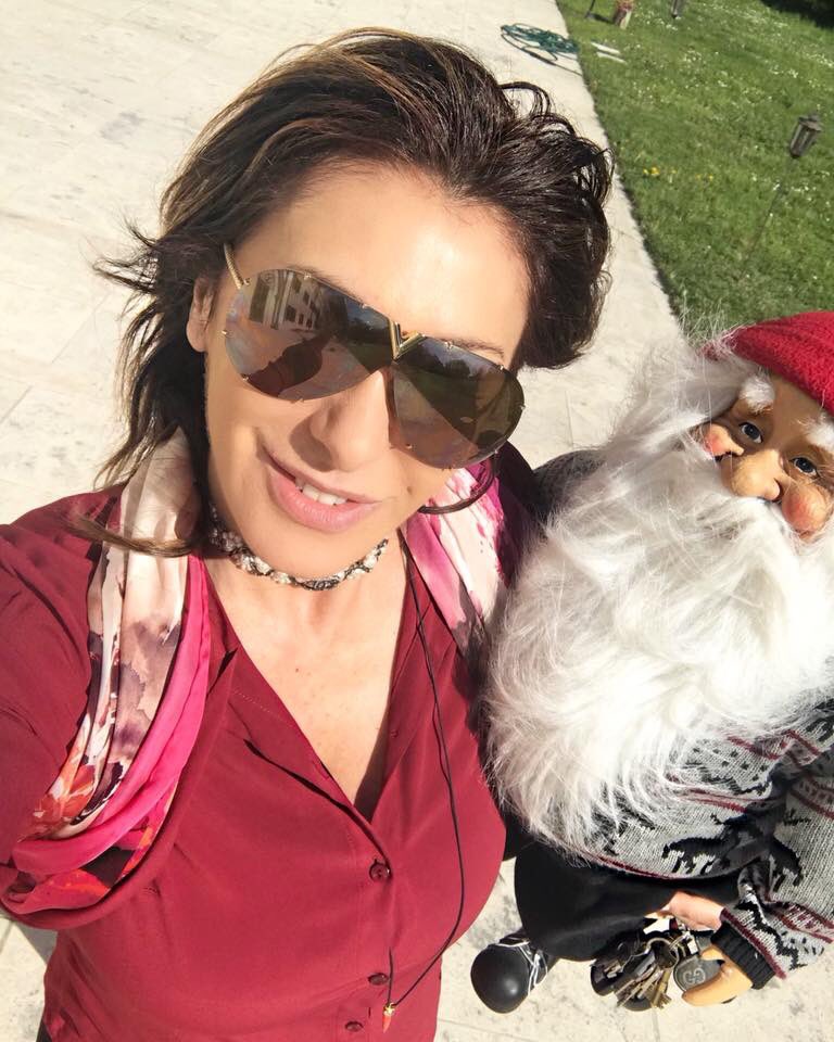 Natale con i tuoi #pasqua con chi vuoi!!! #HappyEaster2018 !! #buonaPasqua2018 !! #SabrinaSalerno https://t.co/uKE0ZV5Ybe