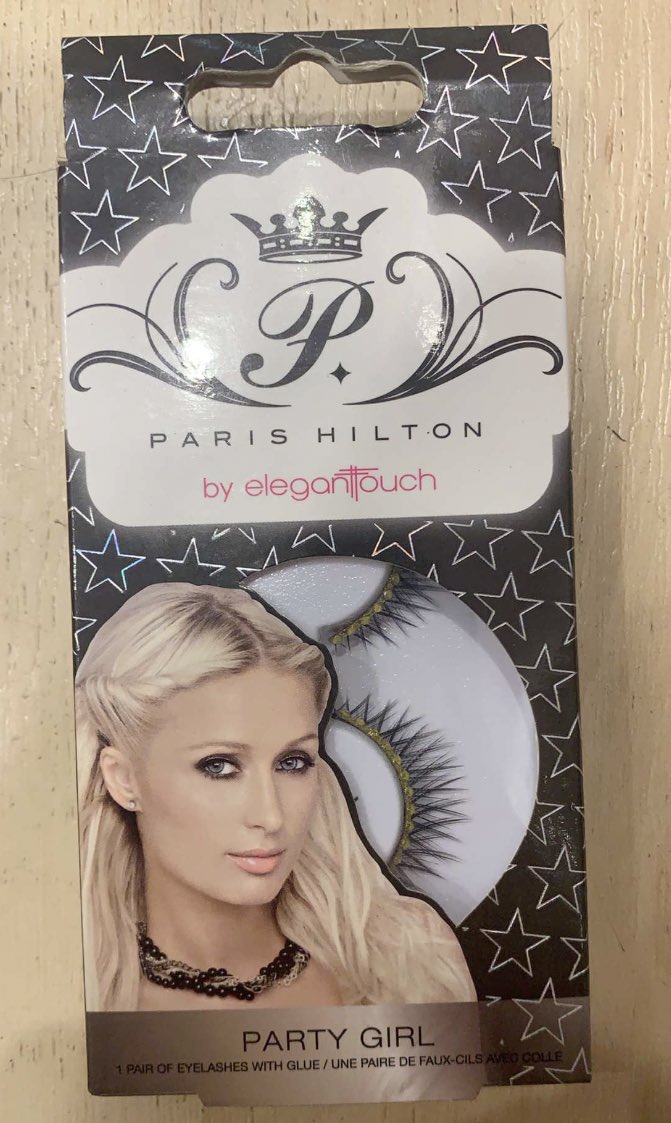 So I was looking for eyelashes at this store in #Mykonos and look who I found ???? The Queen Of Eyelashes ✨ me! ???????????????????? https://t.co/YsAPxUg5cv