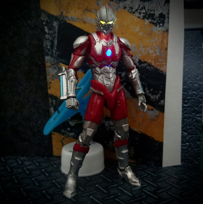 超動 ULTRAMAN 電飾改造したので発光テスト格好良すぎ&スケール感が迷子になって、アーツのアイアンマンがホットトイ 超動 ULTRAMAN 電飾改造したので発光テスト格好良すぎ&スケール感が迷子になって、アーツのアイアンマンがホットトイ