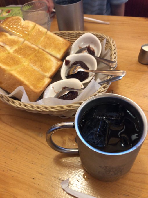 親が行きたいとうるさいからコメダ珈琲に来た。名古屋名物おぐらあんをチョイス。名古屋名物に目がなくなってしまったかも笑そし 親が行きたいとうるさいからコメダ珈琲に来た。名古屋名物おぐらあんをチョイス。名古屋名物に目がなくなってしまったかも笑そし