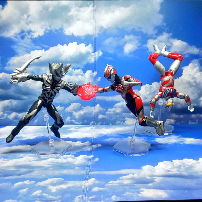 空バージョンも空中戦っぽくていい感じ🎵2枚買ってって良かったULTRAMAN(漫画版じゃない)とか似合いそう 空バージョンも空中戦っぽくていい感じ🎵2枚買ってって良かったULTRAMAN(漫画版じゃない)とか似合いそう