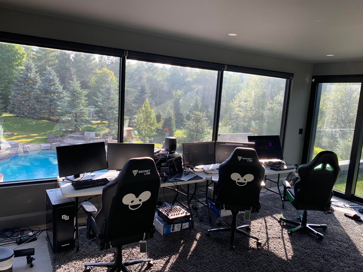 new office with a view :) https://t.co/9MoDRd1rGe