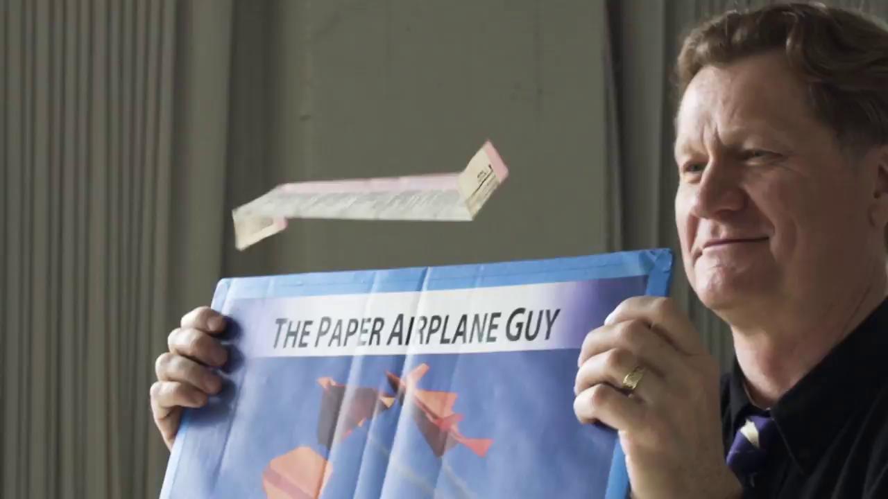 This paper airplane simply floats. You don't even have to throw it https://t.co/WvZvhJlOgH