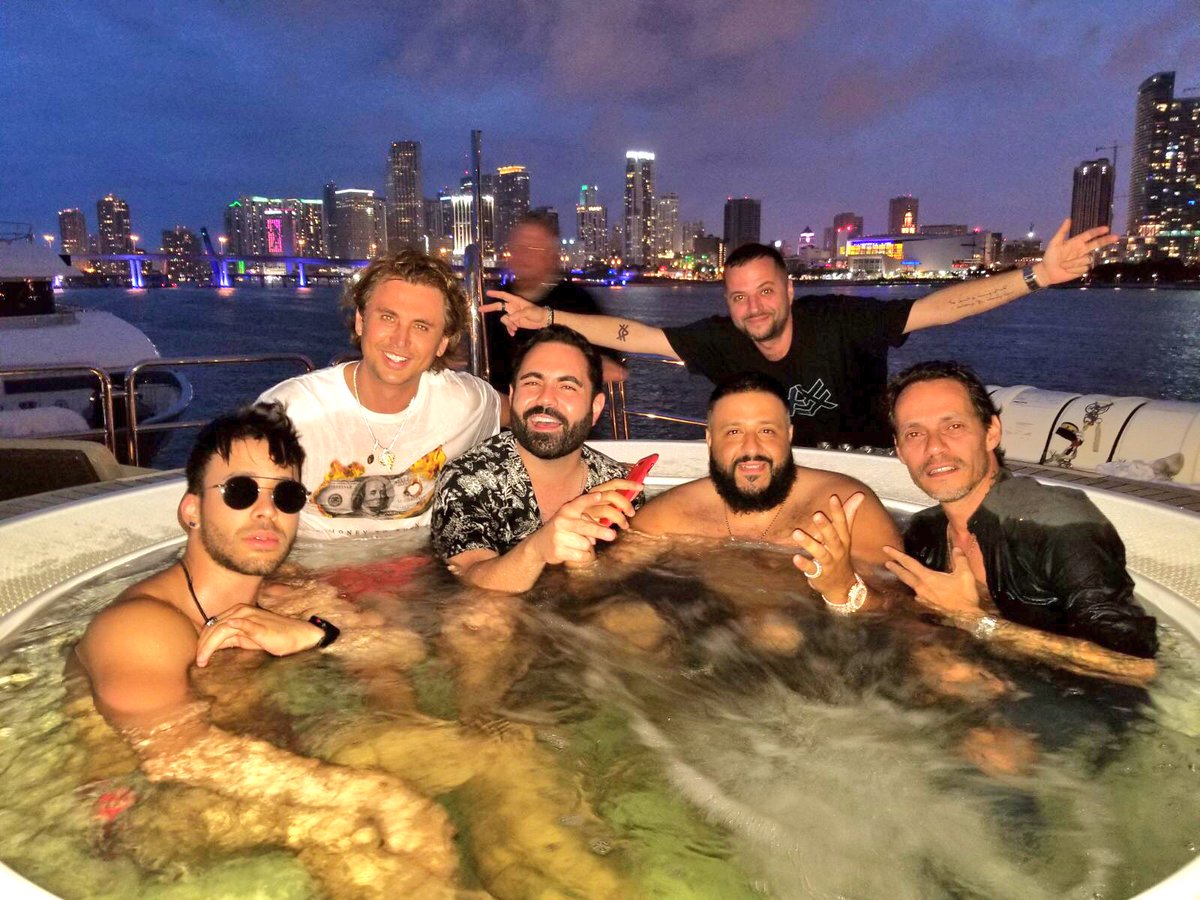 Shaking it up in Miami with my boys. https://t.co/9W1Sk1mdUq