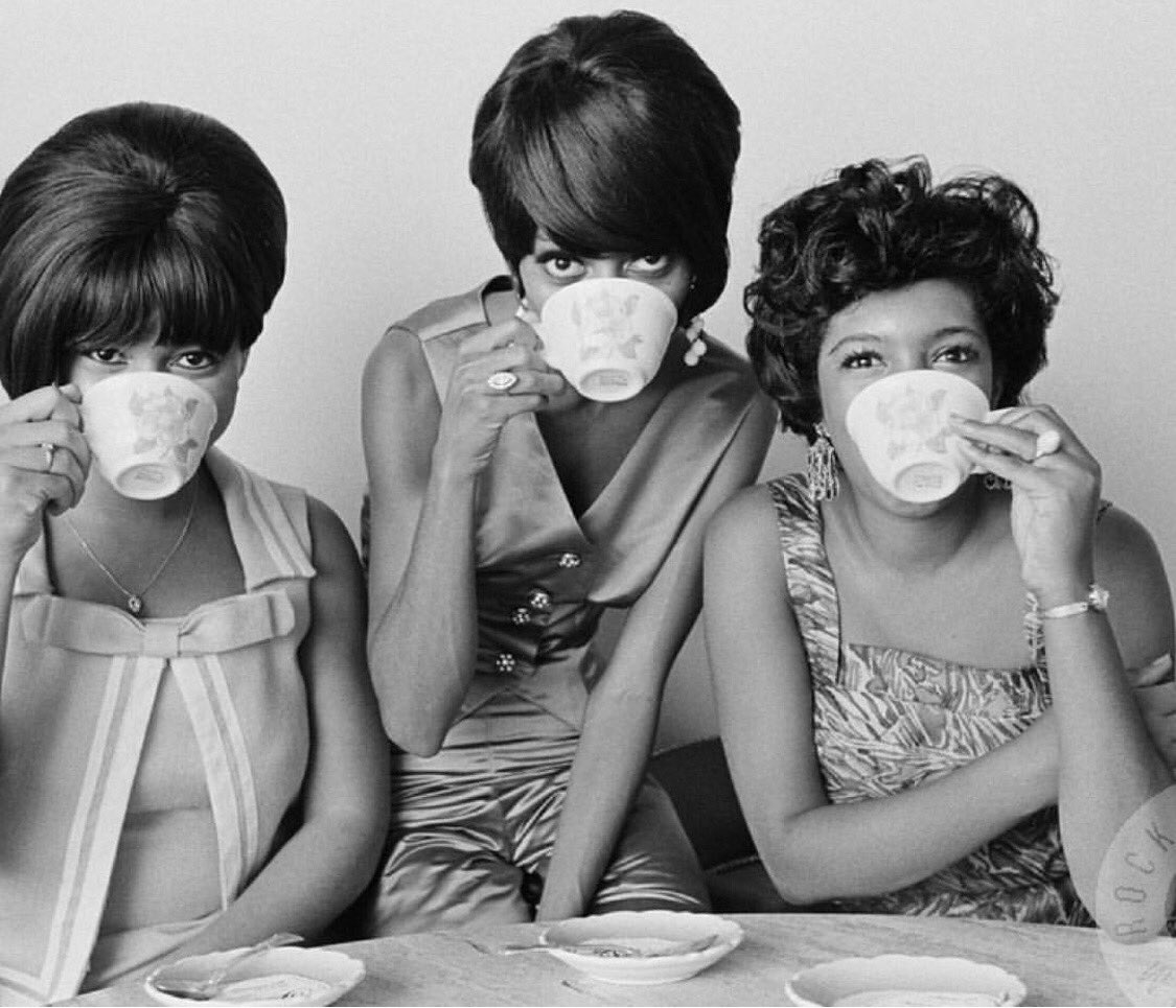 Monday vibes... #Coffee and #TheSupremes! ☕️☕️☕️ https://t.co/jDpUhSSv2e