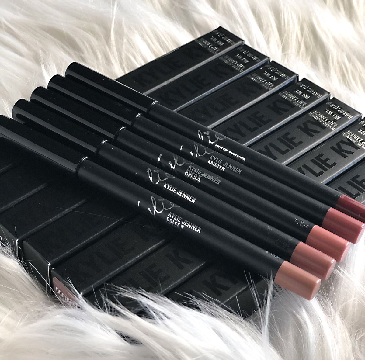 A friday surprise for you guys ???? just launched 6 NEW lip liners at https://t.co/bDaiohhXCV! https://t.co/6bWshn7Kmo