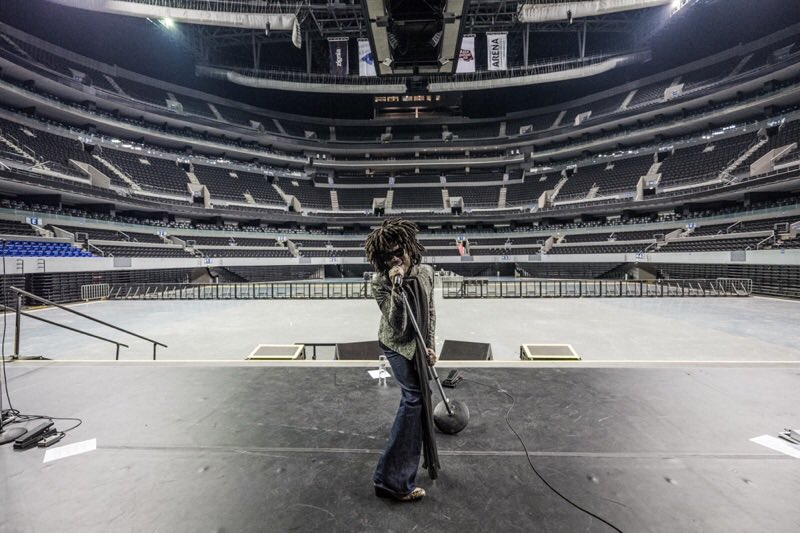 See you tomorrow night @ArenaCdMexico! #raisevibrationtour2018 
????: @candyTman https://t.co/01gxqU5dz2