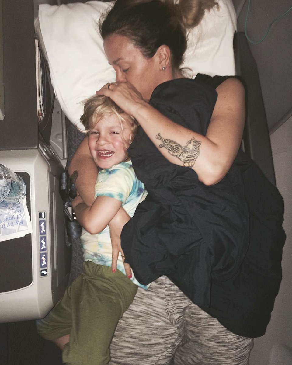 #fbf timeless sleep snuggles on transatlantic flight. #jetlagmadeeasierwithsmooches #angelever #road ???????????? https://t.co/SYmoXtUuom