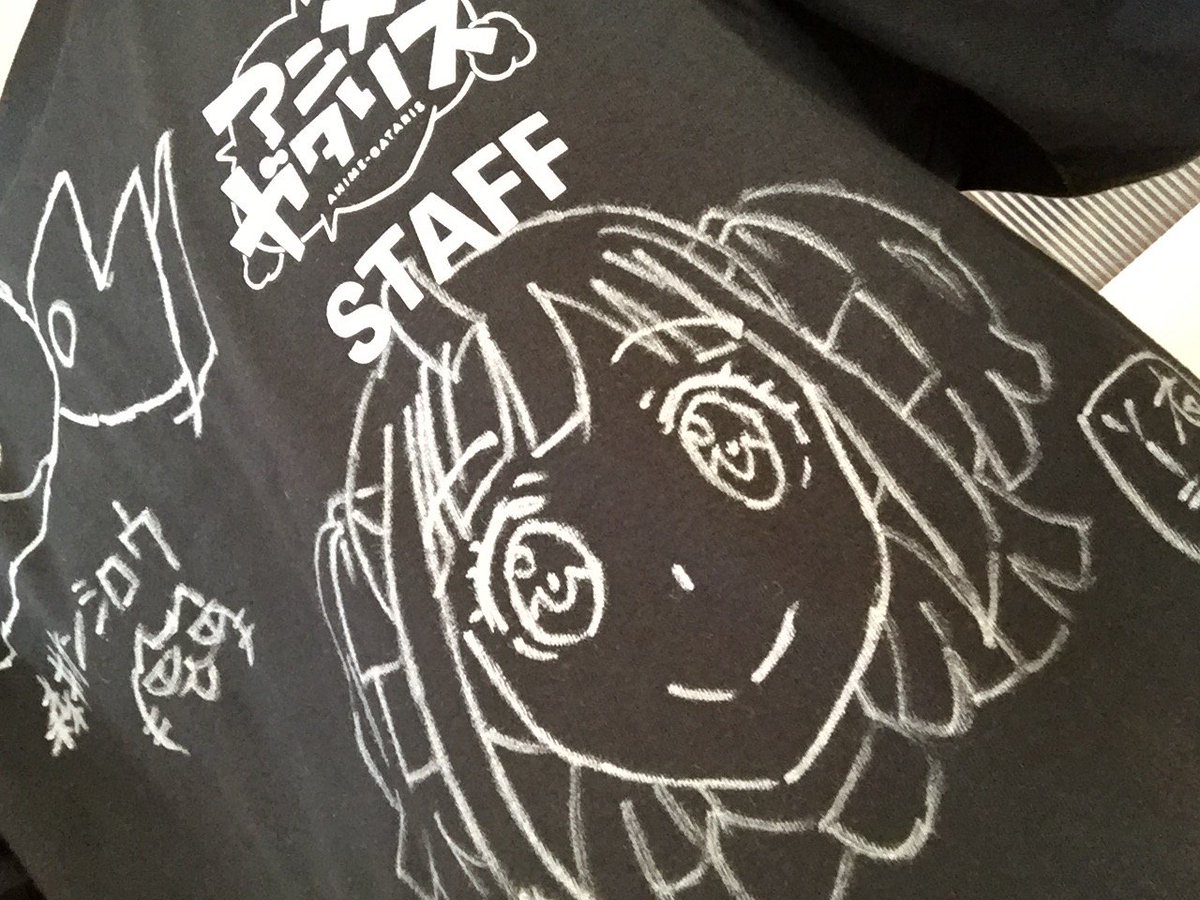 ってか、コミケで入手した限定スタッフTシャツ着てるんだから、関係者通路に(ダメです #ガタリズ ってか、コミケで入手した限定スタッフTシャツ着てるんだから、関係者通路に(ダメです #ガタリズ