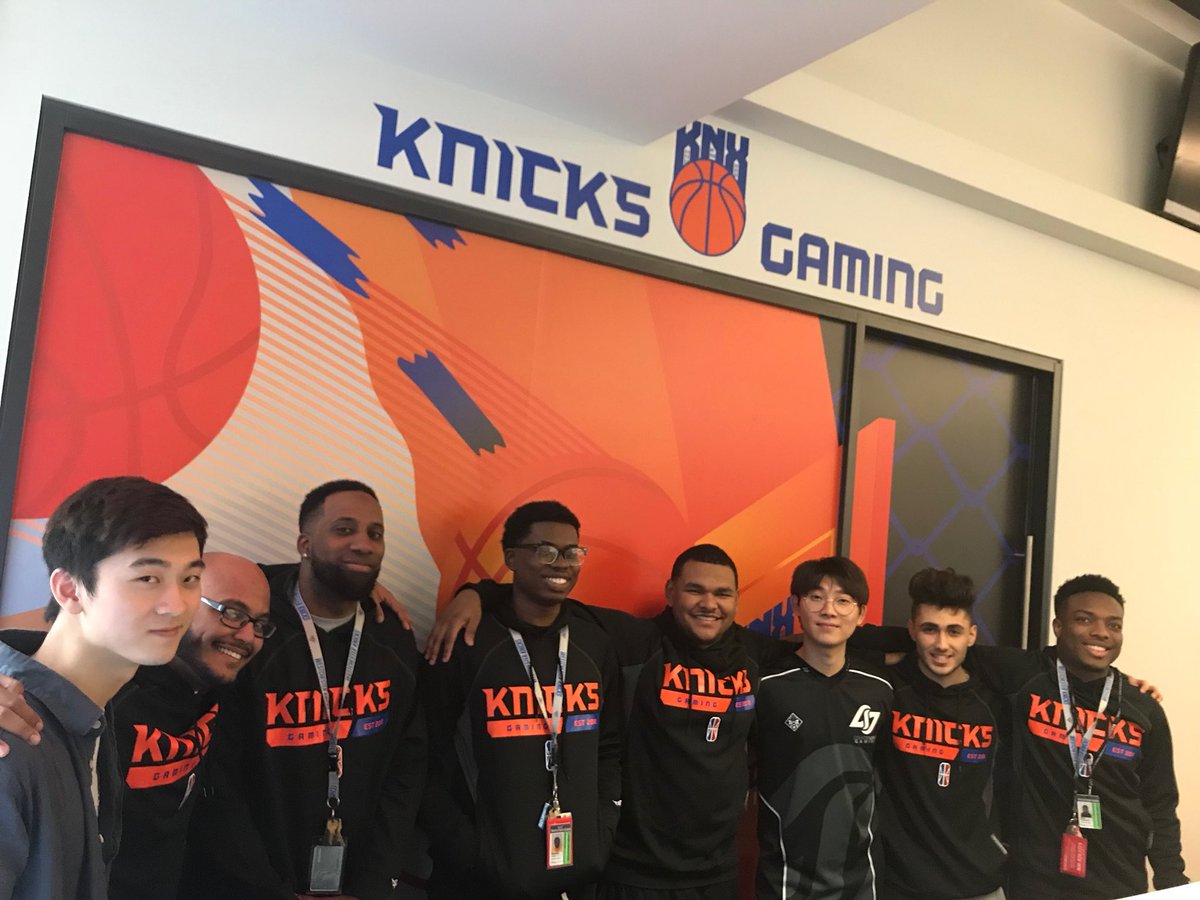 RT @Biofrostlol: With the nba2k guys at knicks gaming. Why is neck always like this. https://t.co/JQyg45fmdN
