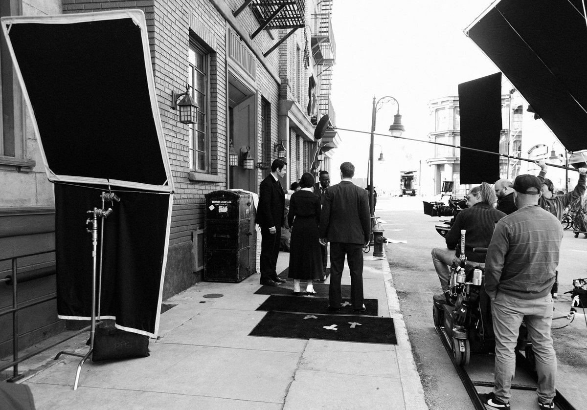 Time team talk ????????‍♀️ #bts #timeless ???? stephanieschuster @NBCTimeless @nbc @malcolmbarrett @MattLanter @goranvisnjic https://t.co/vIj127LGDc