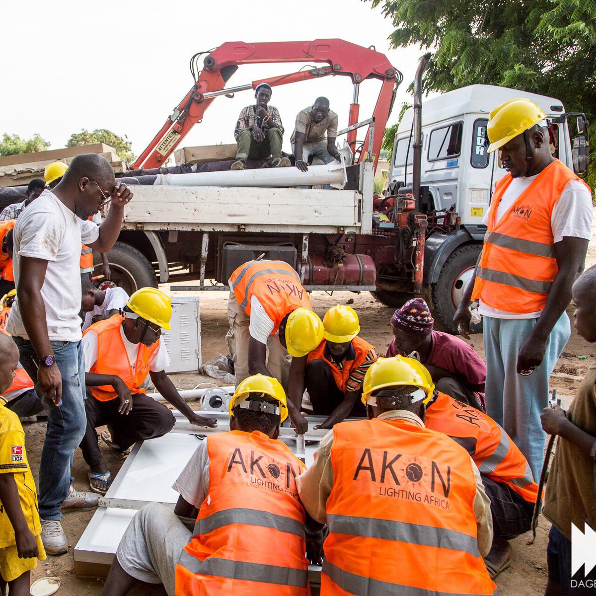 The @AkonLighting crew hard at work installing more solar power lighting in Africa. https://t.co/zg4x5xPrVb