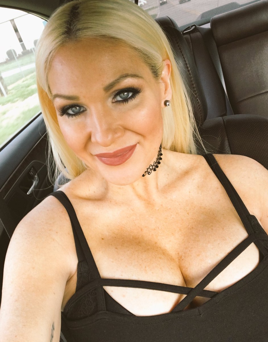 On my way downtown Nashville ???? https://t.co/X32qiakInl