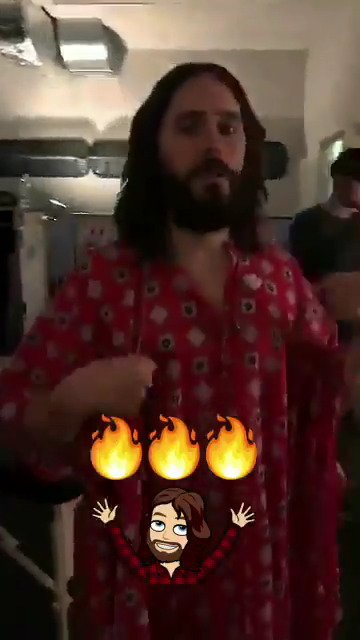 That pre-show ritual ???????????? #MonolithTour https://t.co/OQeLuJfcZW