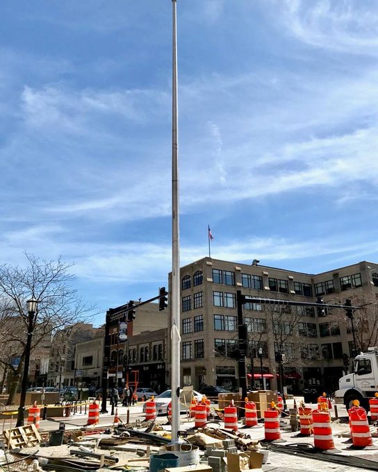 @Evanston Illinois' #FountainSquare flagpole face lift. #Internal 45' Beacon Down Light Rotating Clear Anodized #Flagpole https://t.co/PK9yybWDnR https://t.co/ehwmmYnP1o