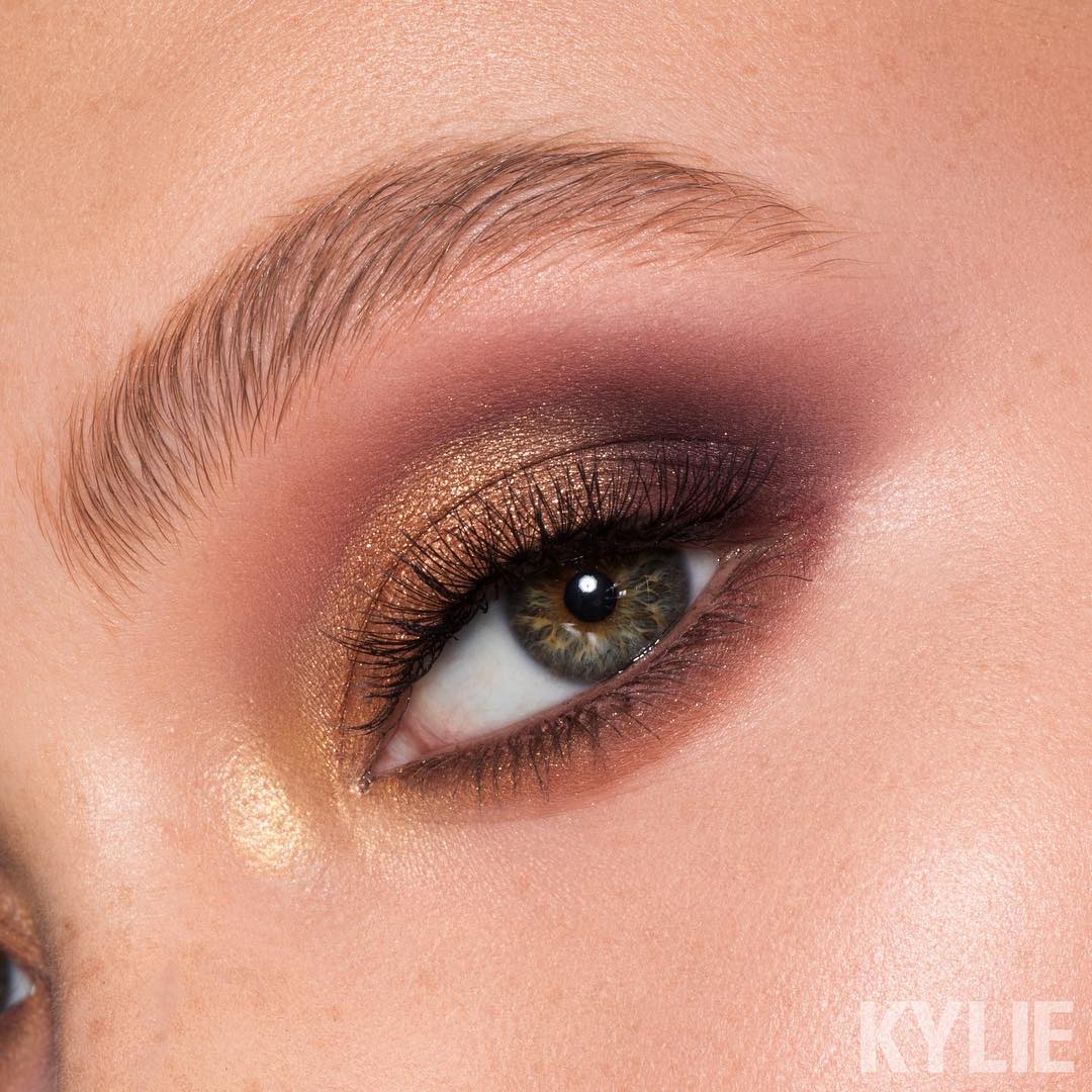 RT @kyliecosmetics: Gorgeous look using the BLUE EYE SET by #KOURT launching TOMORROW at 3pm PST!! https://t.co/PuQnMlthQ8