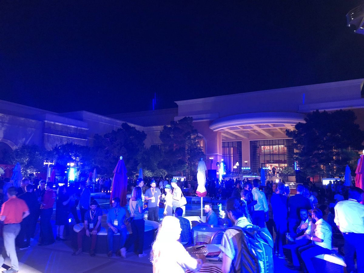 alexanderdamm: Really cool Networking Event #MagentoImagine #magento https://t.co/IfXLxeC1NC