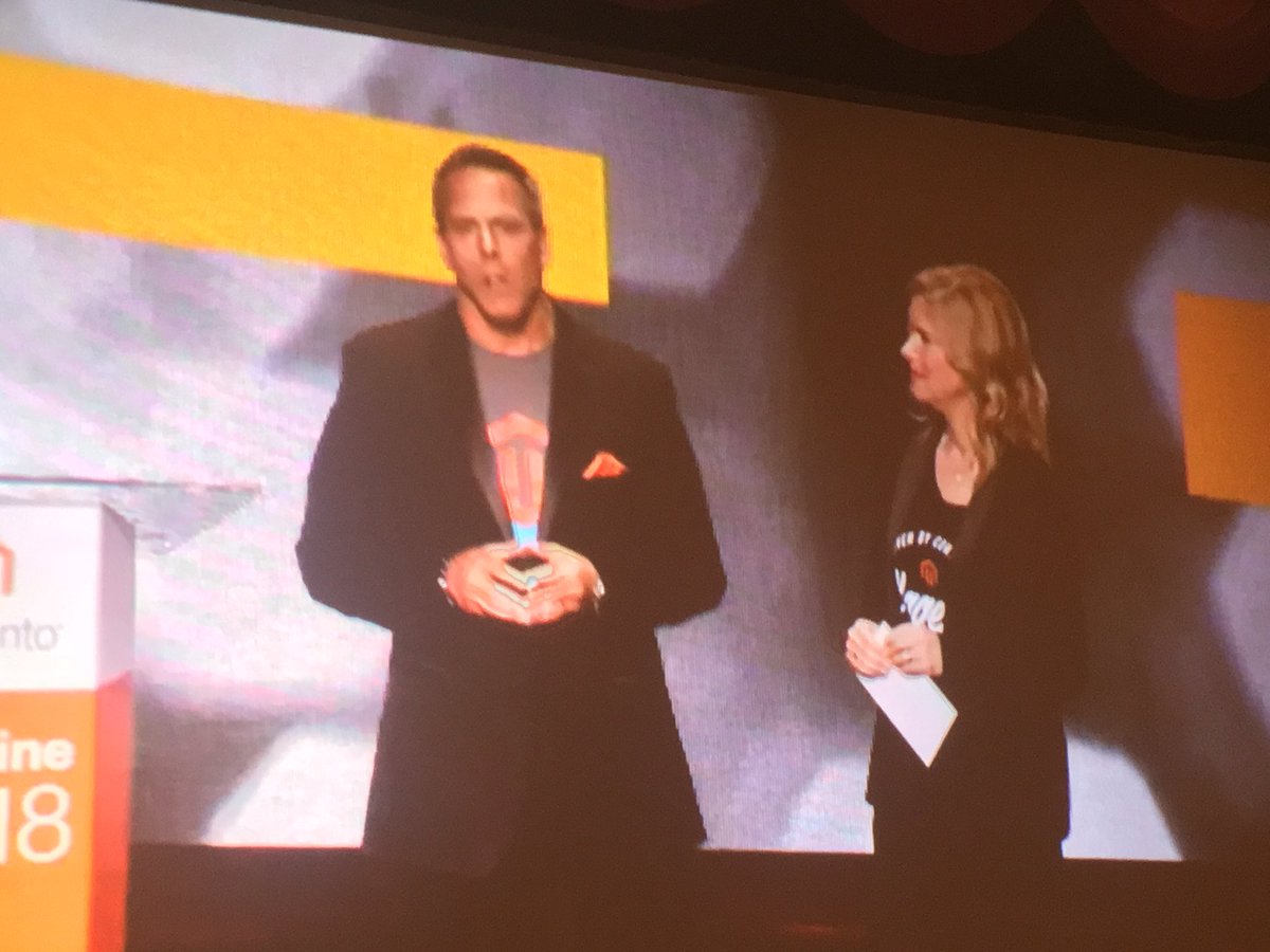 benmarks: Love that our execs wear community shirts during keynotes! #MagentoImagine https://t.co/fNQUaJvwhI