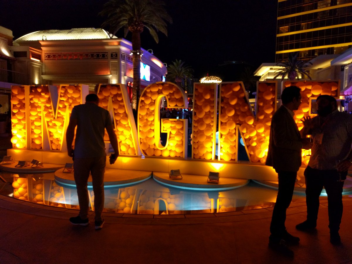 barbanet: The Legendary party is starting #MagentoImagine https://t.co/vzU1eVo3pm