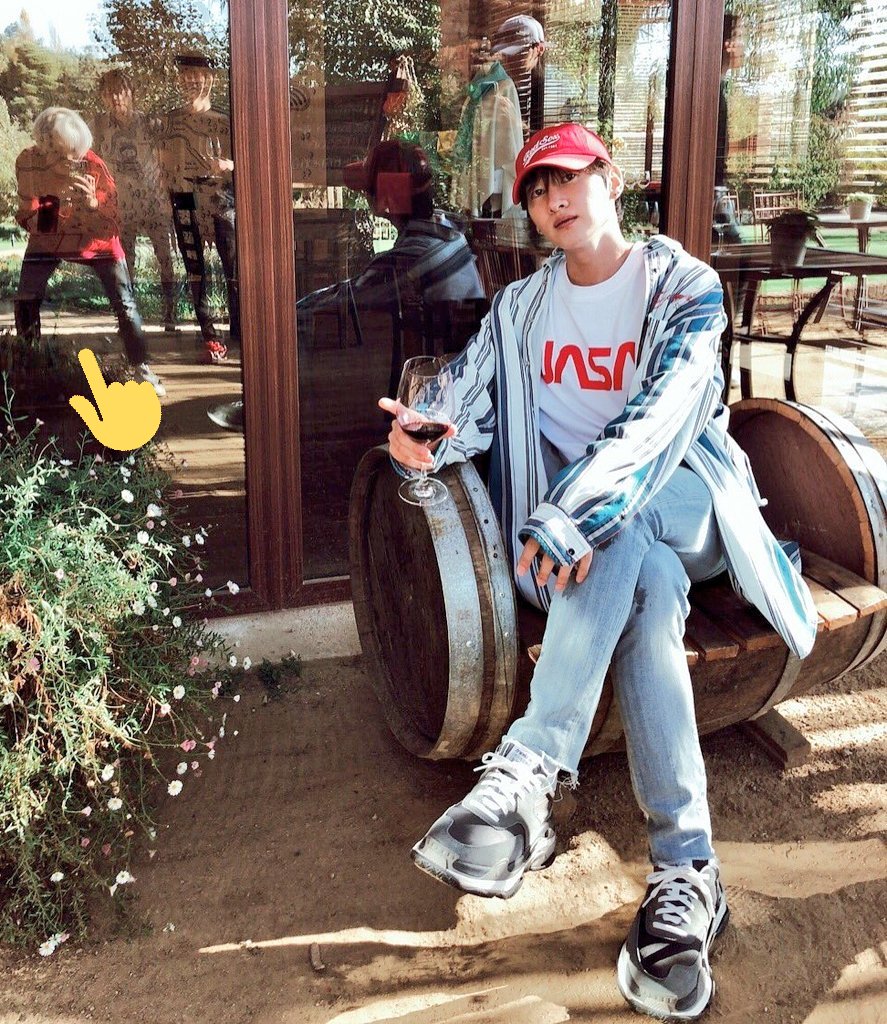 the reflection of Jerry taking photos for Tom かわいいいい this p the reflection of Jerry taking photos for Tom かわいいいい this p