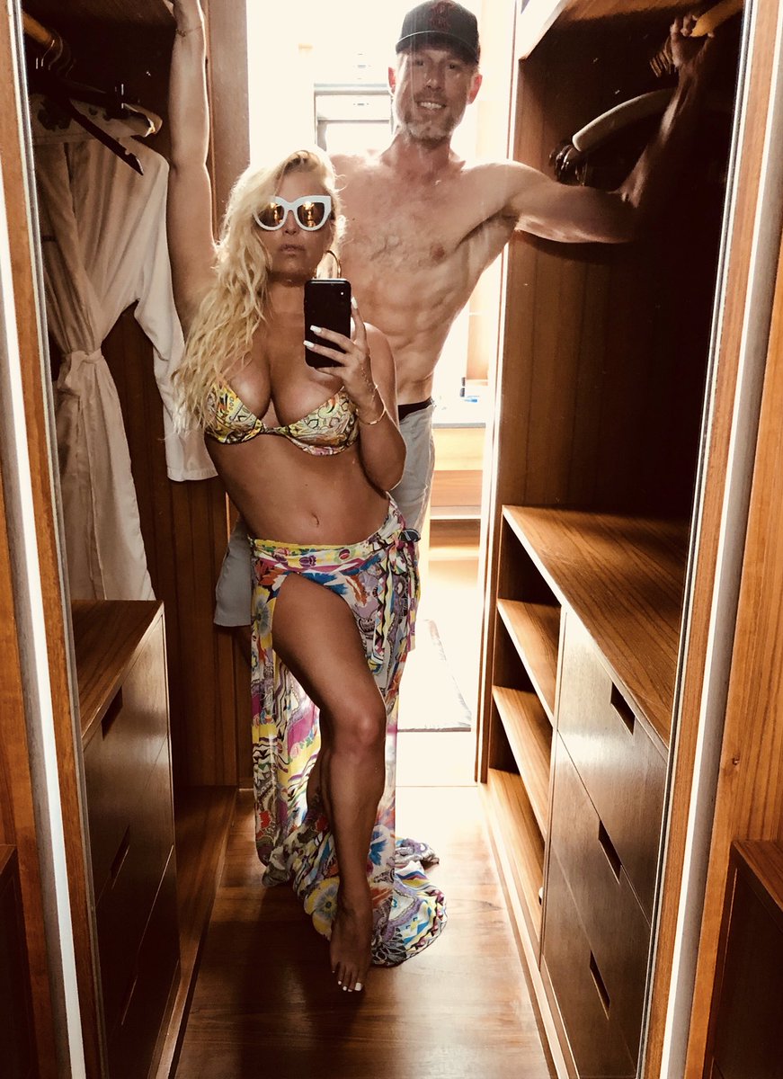 I taught my husband the art of the closet selfie ???? https://t.co/wfIiu1x3QE