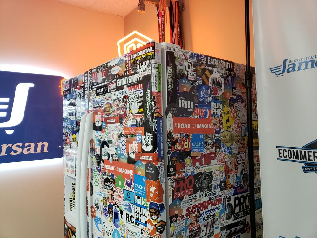 ecommerceaholic: The sticker game at Imagine was on point. @magento #Magento #MagentoImagine #realmagento https://t.co/MAOcaw6jY1