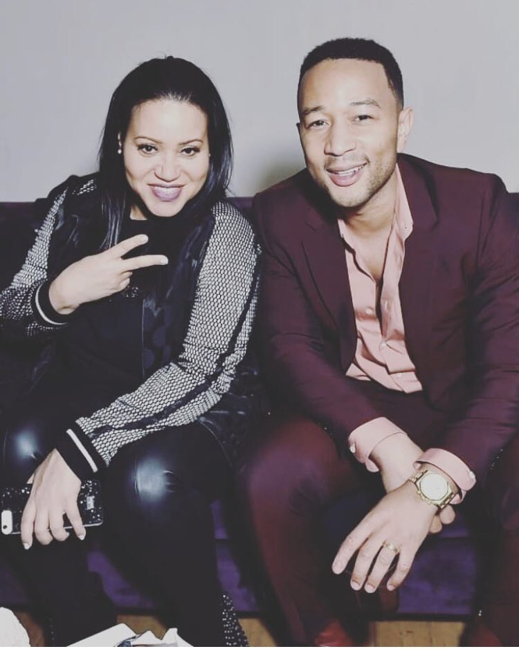 Friends ✔️ Salt ✔️ John Legend ✔️ 

#follow #love #art #music #hiphop #saltnpepa #SNP #wcw #johnlegend https://t.co/oNtPlOlHi3