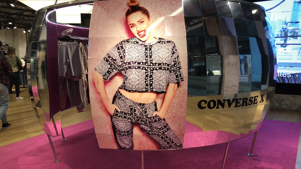 RT @Francescapanda: OH MY GOD, Bershka in Milan, Italy @MileyCyrus @Converse #MileyXConverse https://t.co/Eclhtw8Mrp