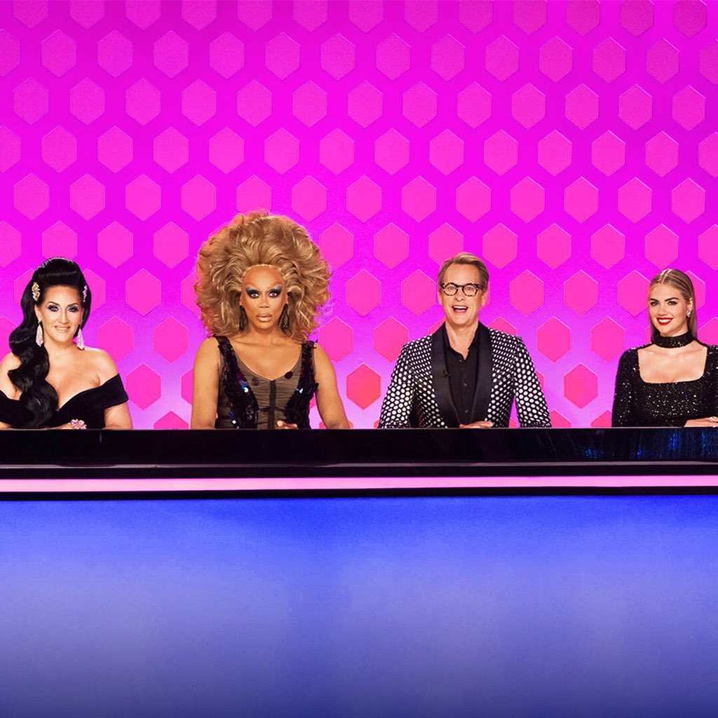 It’s showtime! ???? Are you watching @RuPaulsDragRace?! #dragrace https://t.co/wCc9m1nL9u