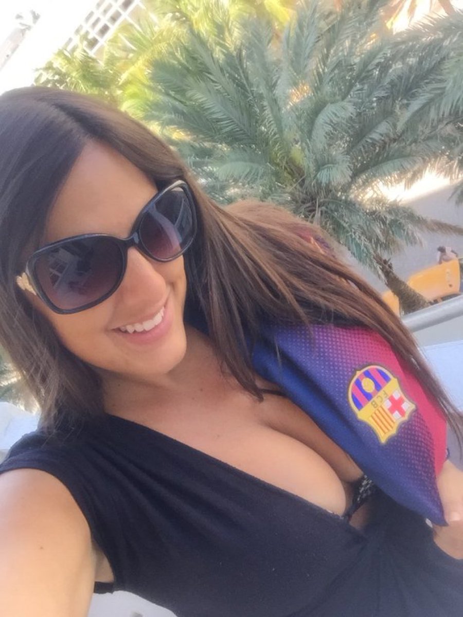 RT @FutbolerasTV: Aquí @ClaudiaRomani con la camiseta de Barcelona https://t.co/BswudCxQ1m