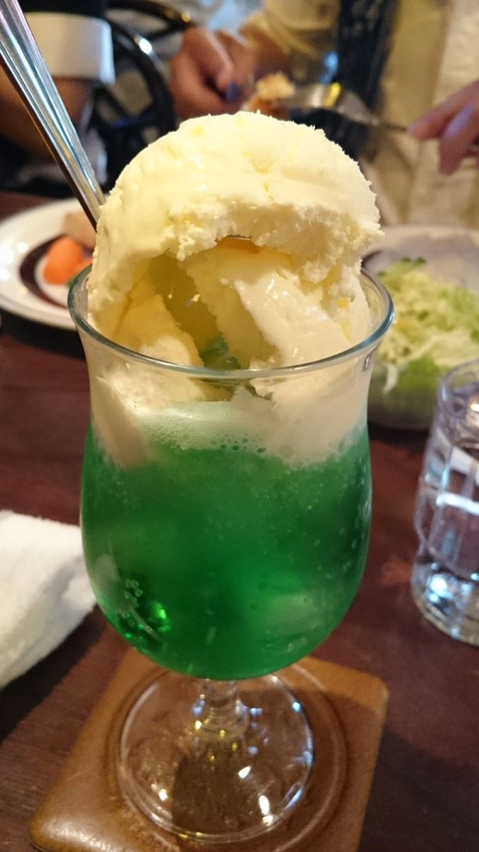 異世界食堂合わせとご飯!クリームソーダ美味しい(*´ω`*)カツサンドもボリューム満点。 異世界食堂合わせとご飯!クリームソーダ美味しい(*´ω`*)カツサンドもボリューム満点。